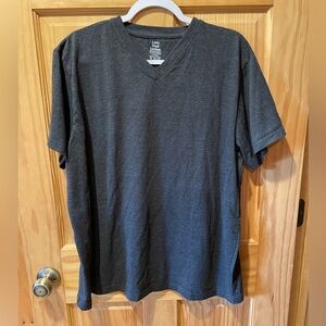 Lady Footlocker Women’s vneck t shirt gray Used good condition size 3xl